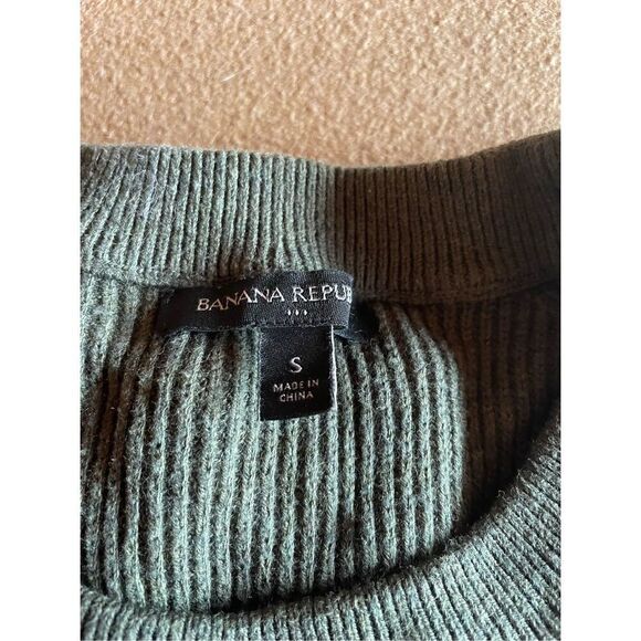 Banana Republic Sweater - Size Small - Picture 2 of 4